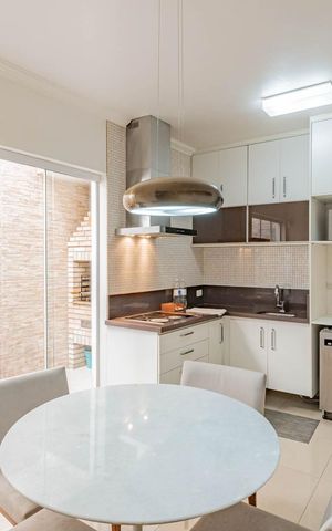 Casa para alugar com 80m², 2 quartos e 2 vagasCozinha