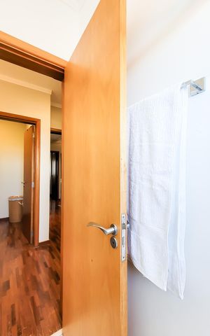 Casa de condomínio à venda com 230m², 4 quartos e 3 vagas Casa de condomínio à venda com 230m², 4 quartos e 3 vagasBanheiro Suíte 1