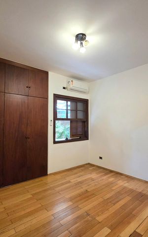 Casa à venda com 300m², 4 quartos e 2 vagas Casa à venda com 300m², 4 quartos e 2 vagasQuarto 2