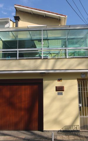 Casa à venda com 186m², 3 quartos e 3 vagasFachada