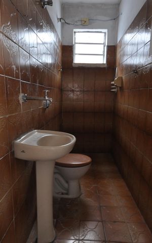 Casa à venda com 105m², 3 quartos e sem vagaBanheiro 1
