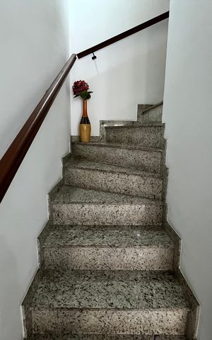 Casa de condomínio à venda com 85m², 3 quartos e 1 vagaEscada P/ Primerio Andar
