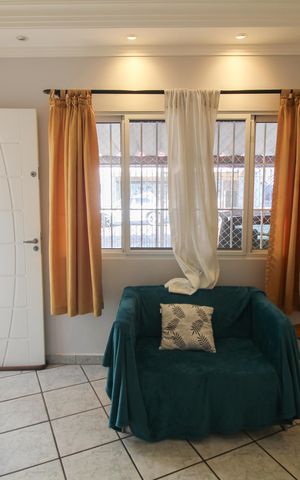 Casa à venda com 100m², 3 quartos e 2 vagasSala