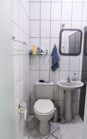 Casa à venda com 100m², 3 quartos e 2 vagasBanheiro Suite 1