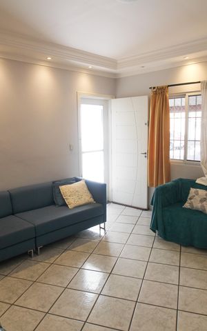 Casa à venda com 100m², 3 quartos e 2 vagasSala