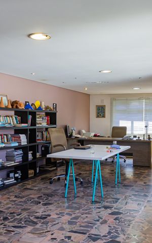 Casa à venda com 600m², 6 quartos e 6 vagas Casa à venda com 600m², 6 quartos e 6 vagasEscritório