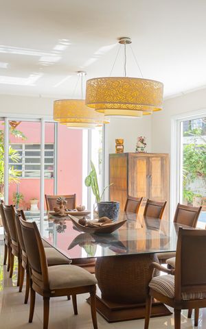 Casa à venda com 600m², 6 quartos e 6 vagas Casa à venda com 600m², 6 quartos e 6 vagasSala de Jantar