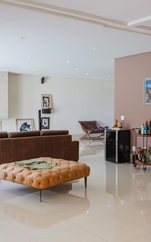 Casa à venda com 600m², 6 quartos e 6 vagas Casa à venda com 600m², 6 quartos e 6 vagasSala