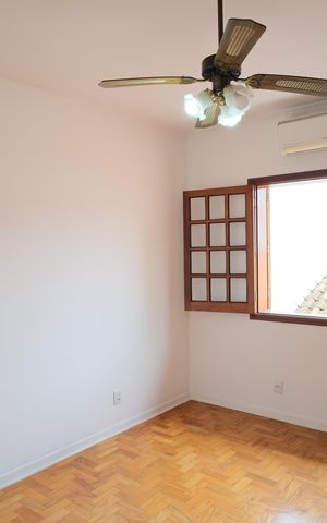 Casa à venda com 180m², 4 quartos e 2 vagasSuíte