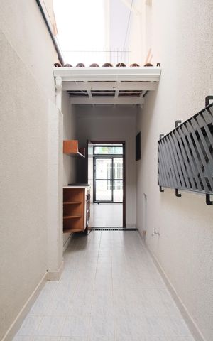 Casa à venda com 180m², 4 quartos e 2 vagasCorredor lateral