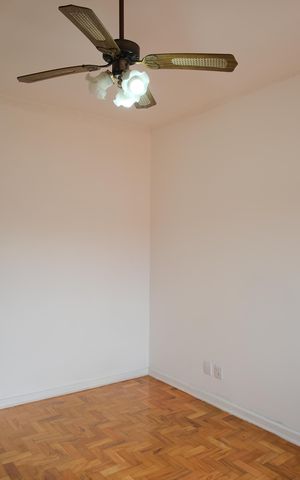 Casa à venda com 180m², 4 quartos e 2 vagasSuíte