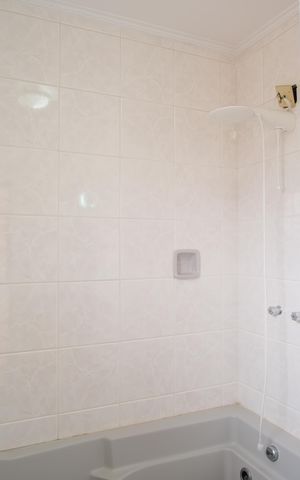Casa à venda com 180m², 4 quartos e 2 vagasBanheiro da Suíte