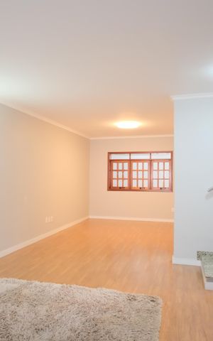 Casa à venda com 180m², 4 quartos e 2 vagasSala