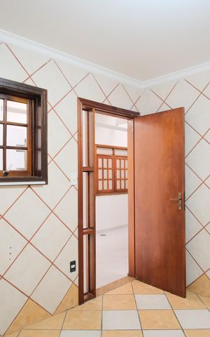 Casa à venda com 180m², 4 quartos e 2 vagasQuarto de Serviço