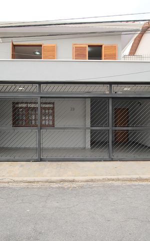 Casa à venda com 180m², 4 quartos e 2 vagasFachada