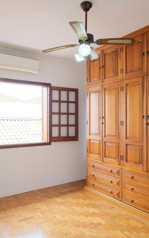 Casa à venda com 180m², 4 quartos e 2 vagasSuíte
