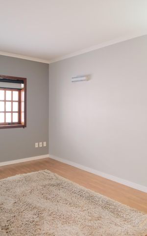 Casa à venda com 180m², 4 quartos e 2 vagasSala