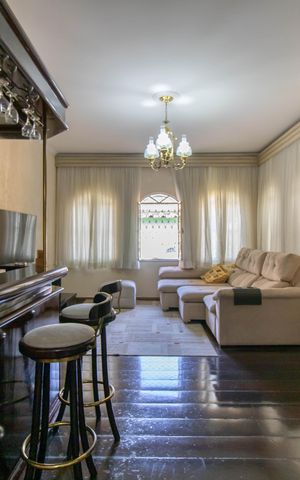 Casa à venda com 500m², 5 quartos e 6 vagasSala