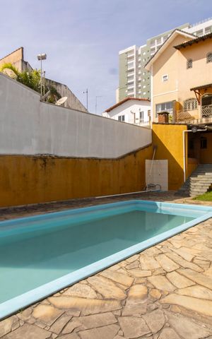 Casa à venda com 500m², 5 quartos e 6 vagasPiscina
