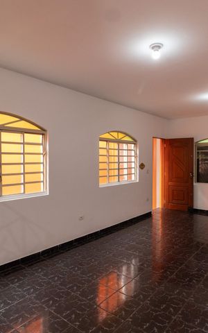 Casa à venda com 125m², 3 quartos e 2 vagas Casa à venda com 125m², 3 quartos e 2 vagasSala