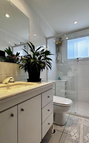 Apartamento à venda com 323m², 4 quartos e 6 vagas Apartamento à venda com 323m², 4 quartos e 6 vagasBanheiro Suíte 1