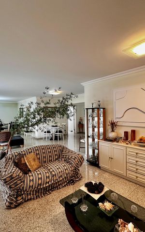 Apartamento à venda com 323m², 4 quartos e 6 vagas Apartamento à venda com 323m², 4 quartos e 6 vagasSala