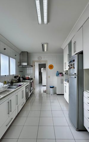 Apartamento à venda com 323m², 4 quartos e 6 vagas Apartamento à venda com 323m², 4 quartos e 6 vagasCozinha