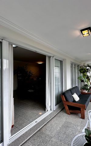 Apartamento à venda com 323m², 4 quartos e 6 vagas Apartamento à venda com 323m², 4 quartos e 6 vagasVaranda