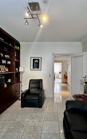 Apartamento à venda com 323m², 4 quartos e 6 vagas Apartamento à venda com 323m², 4 quartos e 6 vagasSala de Tv