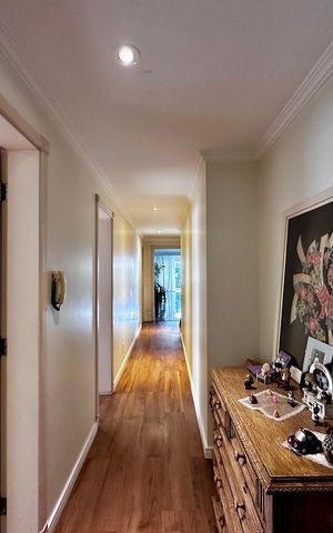 Apartamento à venda com 323m², 4 quartos e 6 vagas Apartamento à venda com 323m², 4 quartos e 6 vagasCorredor Suítes
