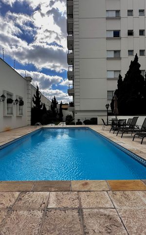 Apartamento à venda com 323m², 4 quartos e 6 vagas Apartamento à venda com 323m², 4 quartos e 6 vagasPiscina