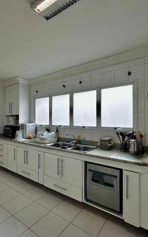 Apartamento à venda com 323m², 4 quartos e 6 vagas Apartamento à venda com 323m², 4 quartos e 6 vagasCozinha