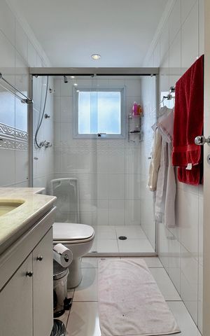 Apartamento à venda com 323m², 4 quartos e 6 vagas Apartamento à venda com 323m², 4 quartos e 6 vagasBanheiro Suíte 2