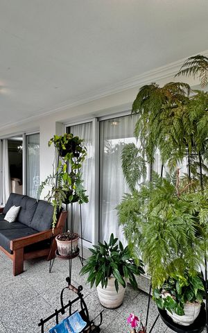 Apartamento à venda com 323m², 4 quartos e 6 vagas Apartamento à venda com 323m², 4 quartos e 6 vagasVaranda