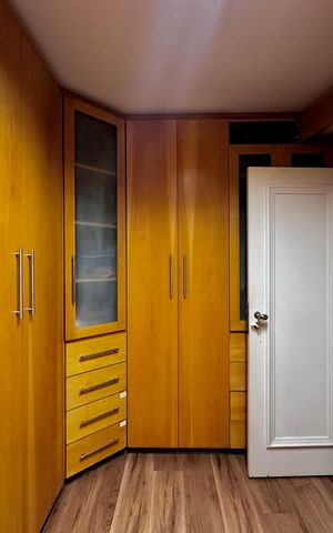 Apartamento à venda com 323m², 4 quartos e 6 vagas Apartamento à venda com 323m², 4 quartos e 6 vagasCloset Suíte 4