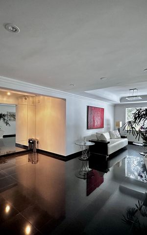 Apartamento à venda com 323m², 4 quartos e 6 vagas Apartamento à venda com 323m², 4 quartos e 6 vagasHall Social Bloco