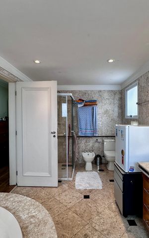 Apartamento à venda com 323m², 4 quartos e 6 vagas Apartamento à venda com 323m², 4 quartos e 6 vagasBanheiro Suíte 4