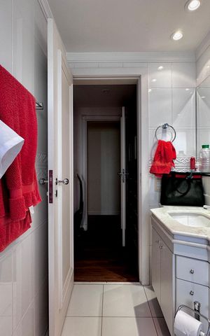 Apartamento à venda com 323m², 4 quartos e 6 vagas Apartamento à venda com 323m², 4 quartos e 6 vagasBanheiro Suíte 2