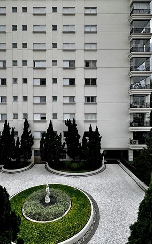 Apartamento à venda com 323m², 4 quartos e 6 vagas Apartamento à venda com 323m², 4 quartos e 6 vagasVista Suíte 1