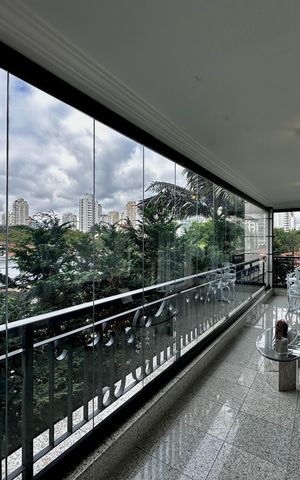 Apartamento à venda com 323m², 4 quartos e 6 vagas Apartamento à venda com 323m², 4 quartos e 6 vagasVaranda