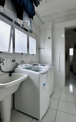 Apartamento à venda com 323m², 4 quartos e 6 vagas Apartamento à venda com 323m², 4 quartos e 6 vagasÁrea de Serviço