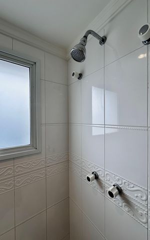 Apartamento à venda com 323m², 4 quartos e 6 vagas Apartamento à venda com 323m², 4 quartos e 6 vagasBanheiro Suíte 1