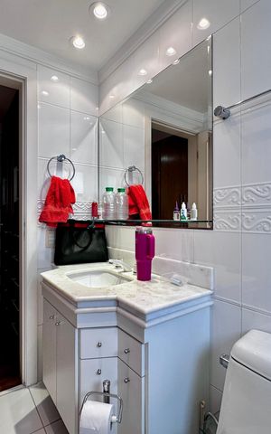 Apartamento à venda com 323m², 4 quartos e 6 vagas Apartamento à venda com 323m², 4 quartos e 6 vagasBanheiro Suíte 2