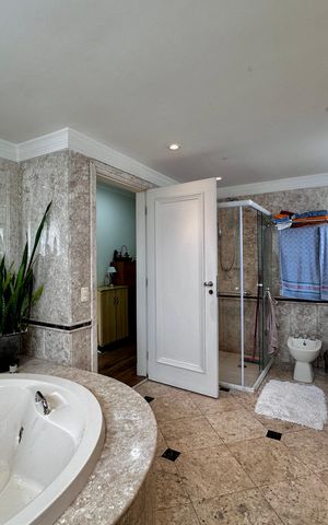 Apartamento à venda com 323m², 4 quartos e 6 vagas Apartamento à venda com 323m², 4 quartos e 6 vagasBanheiro Suíte 4
