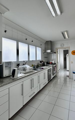 Apartamento à venda com 323m², 4 quartos e 6 vagas Apartamento à venda com 323m², 4 quartos e 6 vagasCozinha