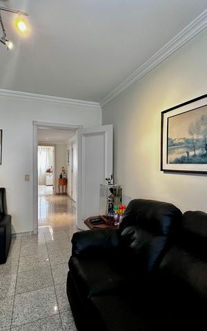 Apartamento à venda com 323m², 4 quartos e 6 vagas Apartamento à venda com 323m², 4 quartos e 6 vagasSala de Tv