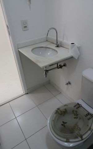 Apartamento à venda com 100m², 2 quartos e 1 vagaBanheiro da Suíte 2