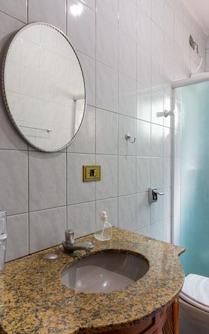 Casa à venda com 175m², 3 quartos e 2 vagas Casa à venda com 175m², 3 quartos e 2 vagasBanheiro Social