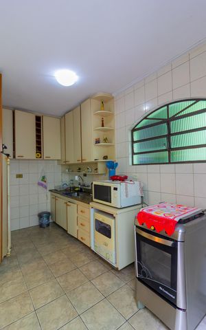Casa à venda com 175m², 3 quartos e 2 vagas Casa à venda com 175m², 3 quartos e 2 vagasCozinha