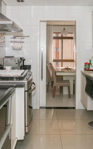 Apartamento para alugar com 122m², 3 quartos e 2 vagas Apartamento para alugar com 122m², 3 quartos e 2 vagasCozinha
